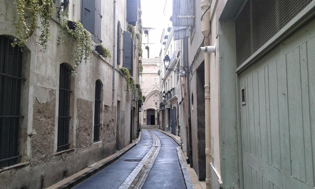 Venez Rever Beziers Centre Et Gare Il Y A Plus Cher Mais C Est Moins Bien Exterior photo