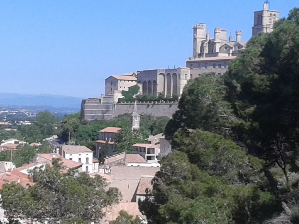 Venez Rever Beziers Centre Et Gare Il Y A Plus Cher Mais C Est Moins Bien Exterior photo