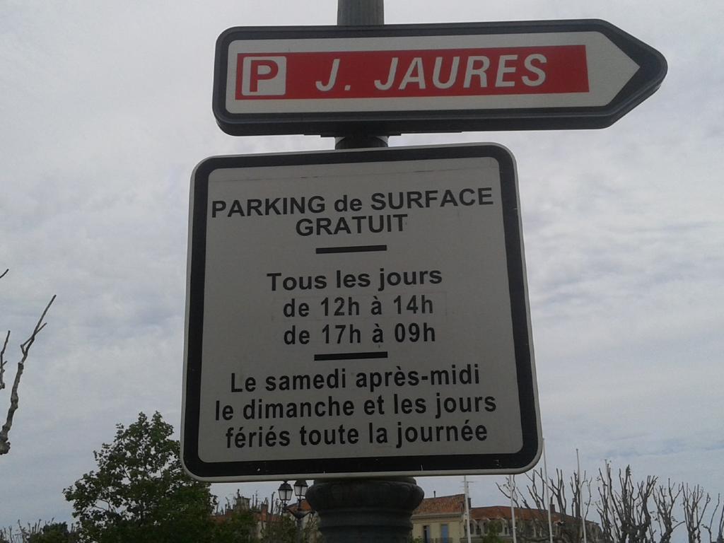 Venez Rever Beziers Centre Et Gare Il Y A Plus Cher Mais C Est Moins Bien Exterior photo