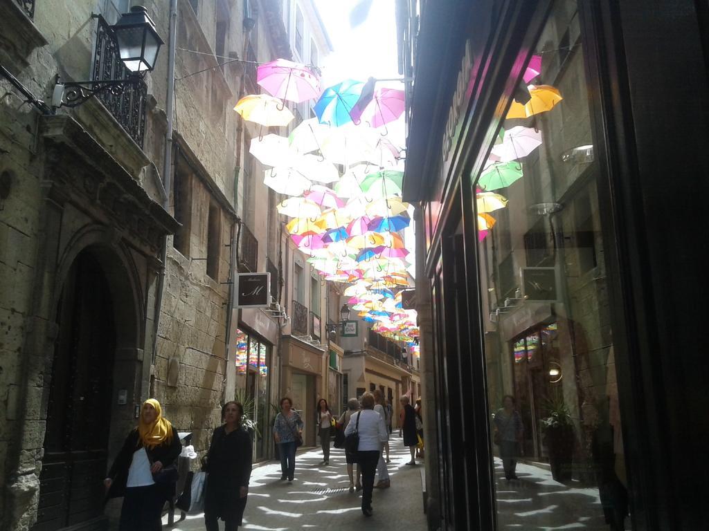 Venez Rever Beziers Centre Et Gare Il Y A Plus Cher Mais C Est Moins Bien Exterior photo
