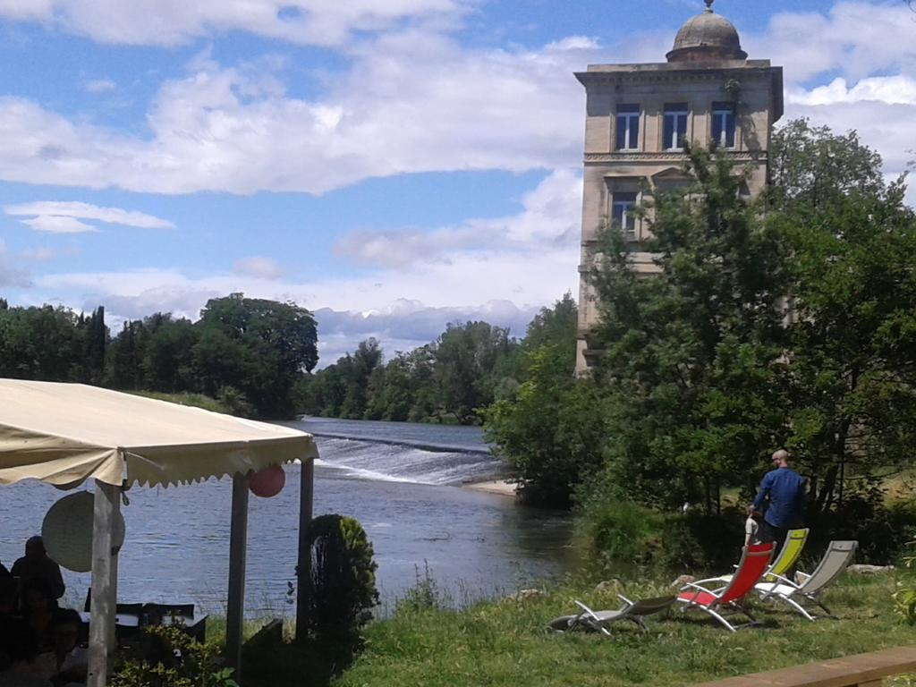 Venez Rever Beziers Centre Et Gare Il Y A Plus Cher Mais C Est Moins Bien Exterior photo